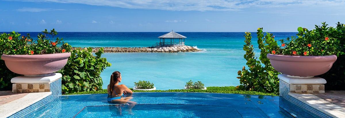 Playa Hotels & Resorts - background banner